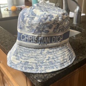 Christian Dior bucket hat